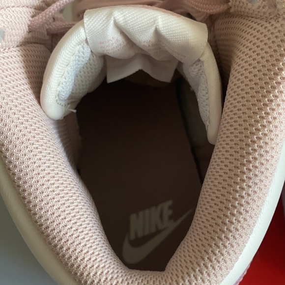 Nike Women’s Dunk High Sz 9 - Picture 6 of 9